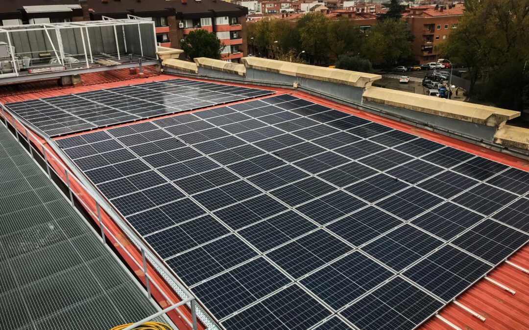 Mantenimiento de huertos solares industriales: cómo planificarlo para maximizar su rendimiento
