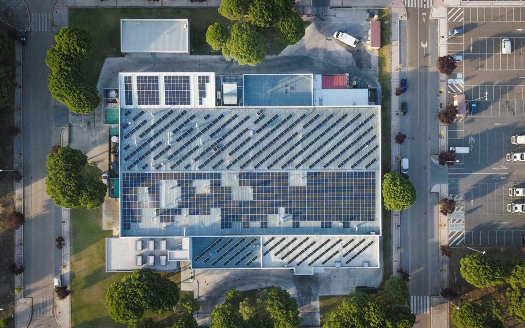 Instalación de paneles solares industriales: garantías técnicas y criterios de ejecución