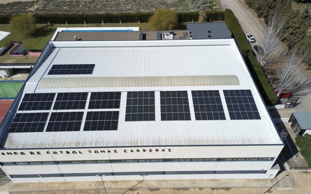 Cómo contribuye la energía solar a los objetivos ESG y RSC en la industria
